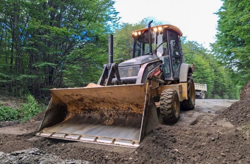 Colocación de alcantarilla en el ingreso al mirador Cerro Jeujepen