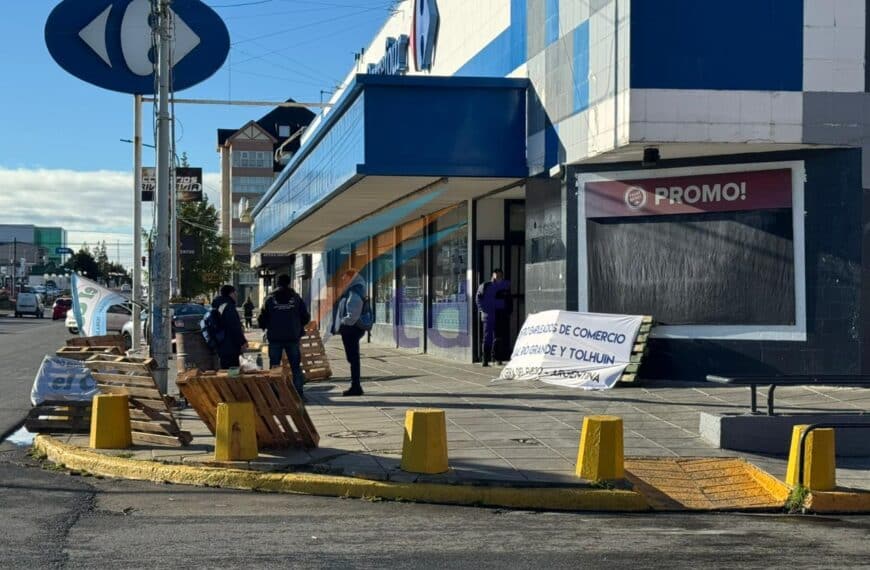 Supermercados abren durante el paro con presencia del CEC en las puertas