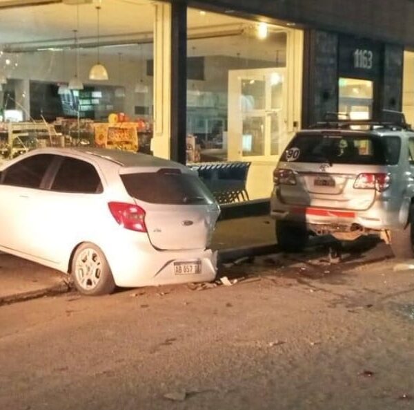 Choque múltiple en Ushuaia: un vehículo se dio a la fuga