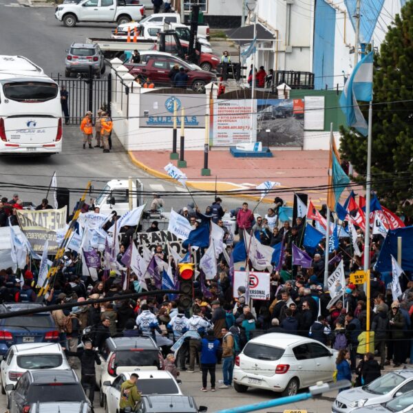 Manifestación en Ushuaia por la intervención del puerto