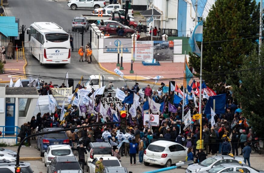 Manifestación en Ushuaia por la intervención del puerto