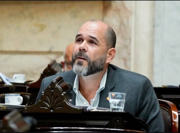 Fuerte cruce político ante la ausencia del diputado Tita en la sesión por la Reforma Laboral