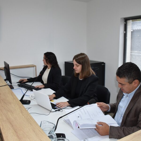 El Juzgado Correccional revocó una multa municipal y dictó la primera sentencia mediante audiencias orales  